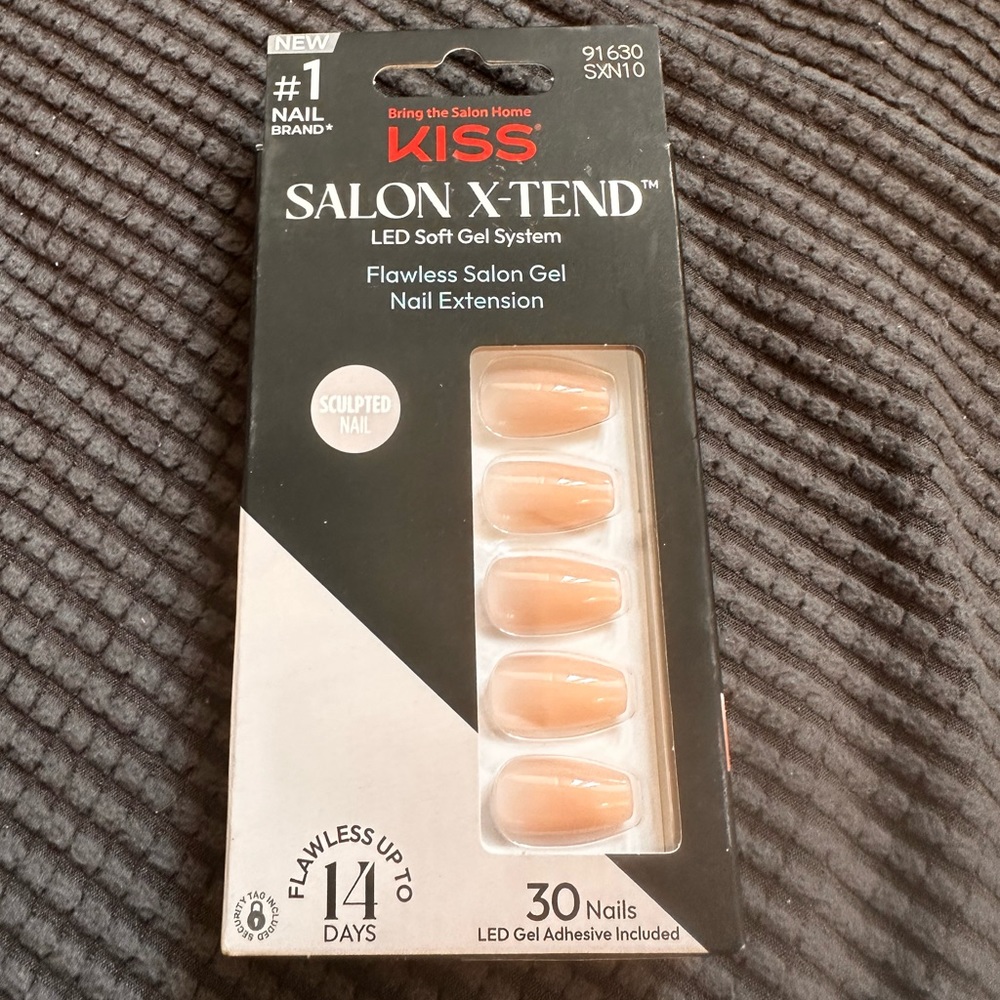 NWT Kiss Salon X-Tend Fake Nails